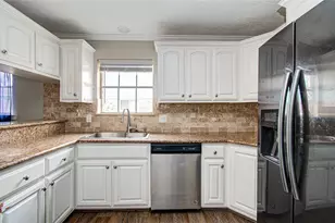 915 Hackberry St, La Porte, TX 77571 - Photo 17