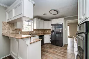 915 Hackberry St, La Porte, TX 77571 - Photo 3