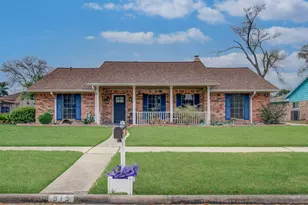 915 Hackberry St, La Porte, TX 77571 - Photo 1