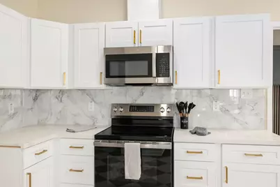 102 E Valverde Street, Brenham, TX 77833 - Photo 9