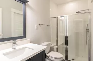 1027 W 24th St, Houston, TX 77008 - Photo 13