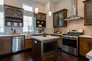 1027 W 24th St, Houston, TX 77008 - Photo 5