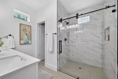 5027 Willow Glen Drive #A-B, Houston, TX 77033 - Photo 19