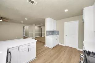 205 Cole St, Webster, TX 77598 - Photo 9