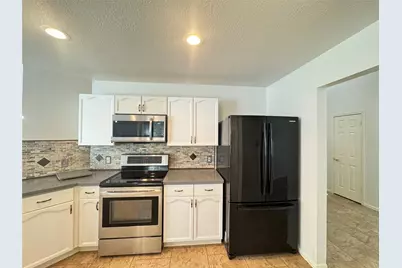 210 Rolling Plains Drive, Sugar Land, TX 77479 - Photo 9