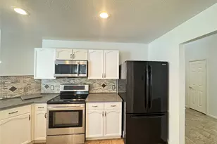 210 Rolling Plains Dr, Sugar Land, TX 77479 - Photo 9