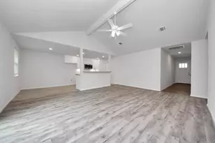 5811 Cartagena St, Houston, TX 77035 - Photo 9