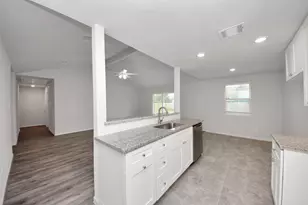 5811 Cartagena St, Houston, TX 77035 - Photo 15