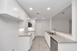 5811 Cartagena St, Houston, TX 77035 - Photo 13