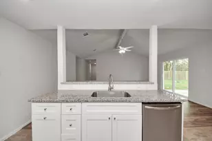 5811 Cartagena St, Houston, TX 77035 - Photo 17