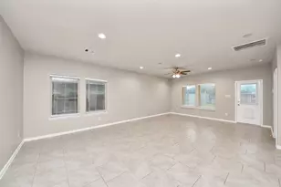 5646 Pleasant Falls Dr, Richmond, TX 77407 - Photo 9