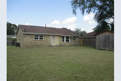 4504 Hemlock Drive, Baytown, TX 77521 - Photo 17