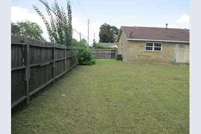 4504 Hemlock Drive, Baytown, TX 77521 - Photo 15