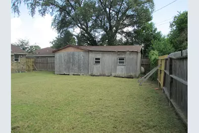 4504 Hemlock Drive, Baytown, TX 77521 - Photo 17