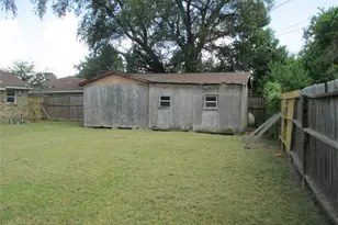 4504 Hemlock Dr, Baytown, TX 77521 - Photo 17