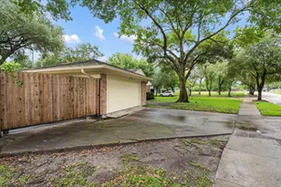 5658 Cartagena St, Houston, TX 77035 - Photo 31