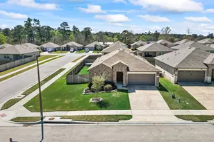 128 Barton Creek Dr, Huntsville, TX 77340 - Photo 3