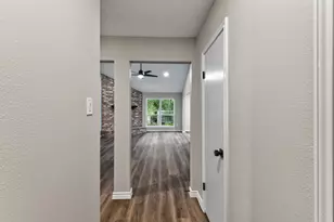 106 N Woodstock Cir Dr, The Woodlands, TX 77381 - Photo 5