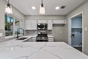 106 N Woodstock Cir Dr, The Woodlands, TX 77381 - Photo 17