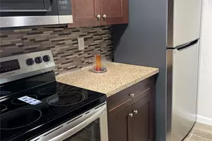 9350 Country Creek Dr, Houston, TX 77036 - Photo 5