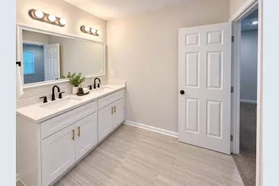 8828 Curry Road, Houston, TX 77093 - Photo 5