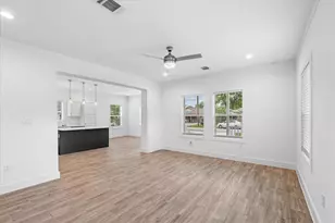 4358 Larkspur St, Houston, TX 77051 - Photo 9