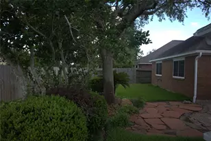 1839 Lakewinds Dr, Missouri City, TX 77459 - Photo 13