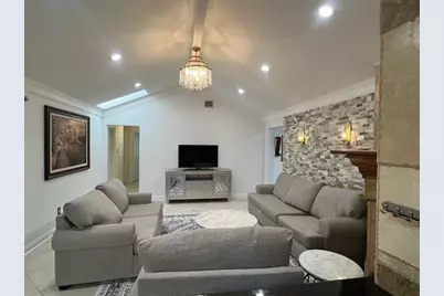 5 Deerfoot Court, The Woodlands, TX 77380 - Photo 3
