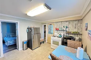 2014 39th St, Galveston, TX 77550 - Photo 9