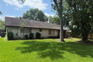 13730 Fernhill Dr, Sugar Land, TX 77498 - Photo 3