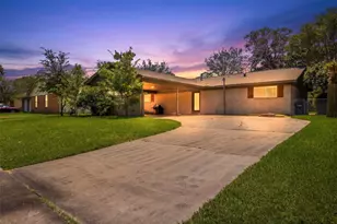 10406 Winding Trail Rd, La Porte, TX 77571 - Photo 1