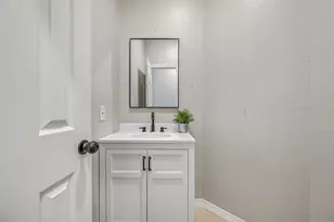 1020 Jefferson St, Alvin, TX 77511 - Photo 7