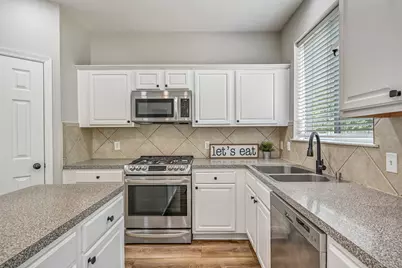 1020 Jefferson Street, Alvin, TX 77511 - Photo 11