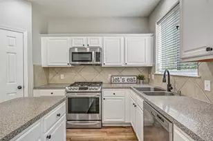 1020 Jefferson St, Alvin, TX 77511 - Photo 11