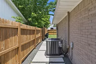 8526 Cedel Dr, Houston, TX 77055 - Photo 5