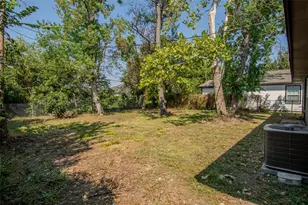 9210 St Lo Rd, Houston, TX 77033 - Photo 21