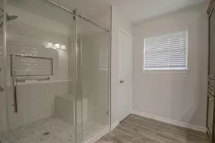 1655 E South St, Alvin, TX 77511 - Photo 23