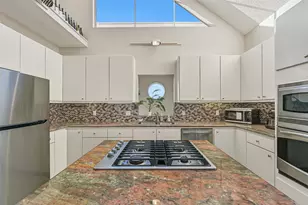 19131 Kahala Dr, Galveston, TX 77554 - Photo 17