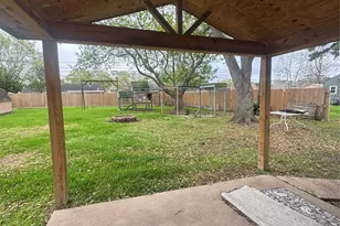 9942 Bayou Woods Dr, Baytown, TX 77521 - Photo 5