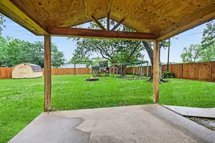9942 Bayou Woods Dr, Baytown, TX 77521 - Photo 29