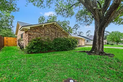 9942 Bayou Woods Drive, Baytown, TX 77521 - Photo 3