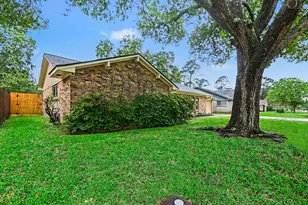 9942 Bayou Woods Dr, Baytown, TX 77521 - Photo 3