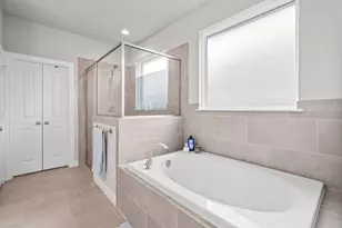 426 Hunters Xing Dr, Sealy, TX 77474 - Photo 11