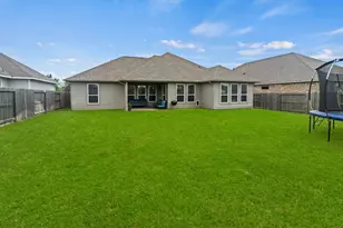 426 Hunters Xing Dr, Sealy, TX 77474 - Photo 19