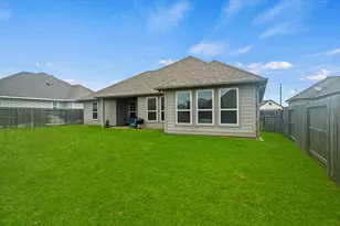 426 Hunters Xing Dr, Sealy, TX 77474 - Photo 19
