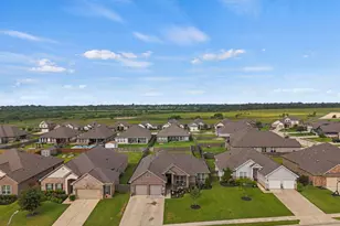 426 Hunters Xing Dr, Sealy, TX 77474 - Photo 21