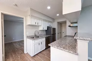 2750 Holly Hall St, Houston, TX 77054 - Photo 9