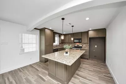 11410 Rockford Drive, Houston, TX 77048 - Photo 17