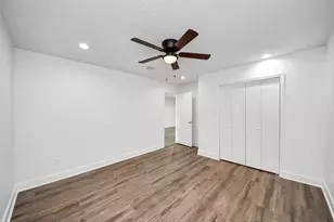 11410 Rockford Dr, Houston, TX 77048 - Photo 9