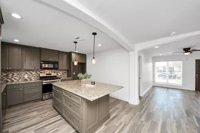 11410 Rockford Drive, Houston, TX 77048 - Photo 13